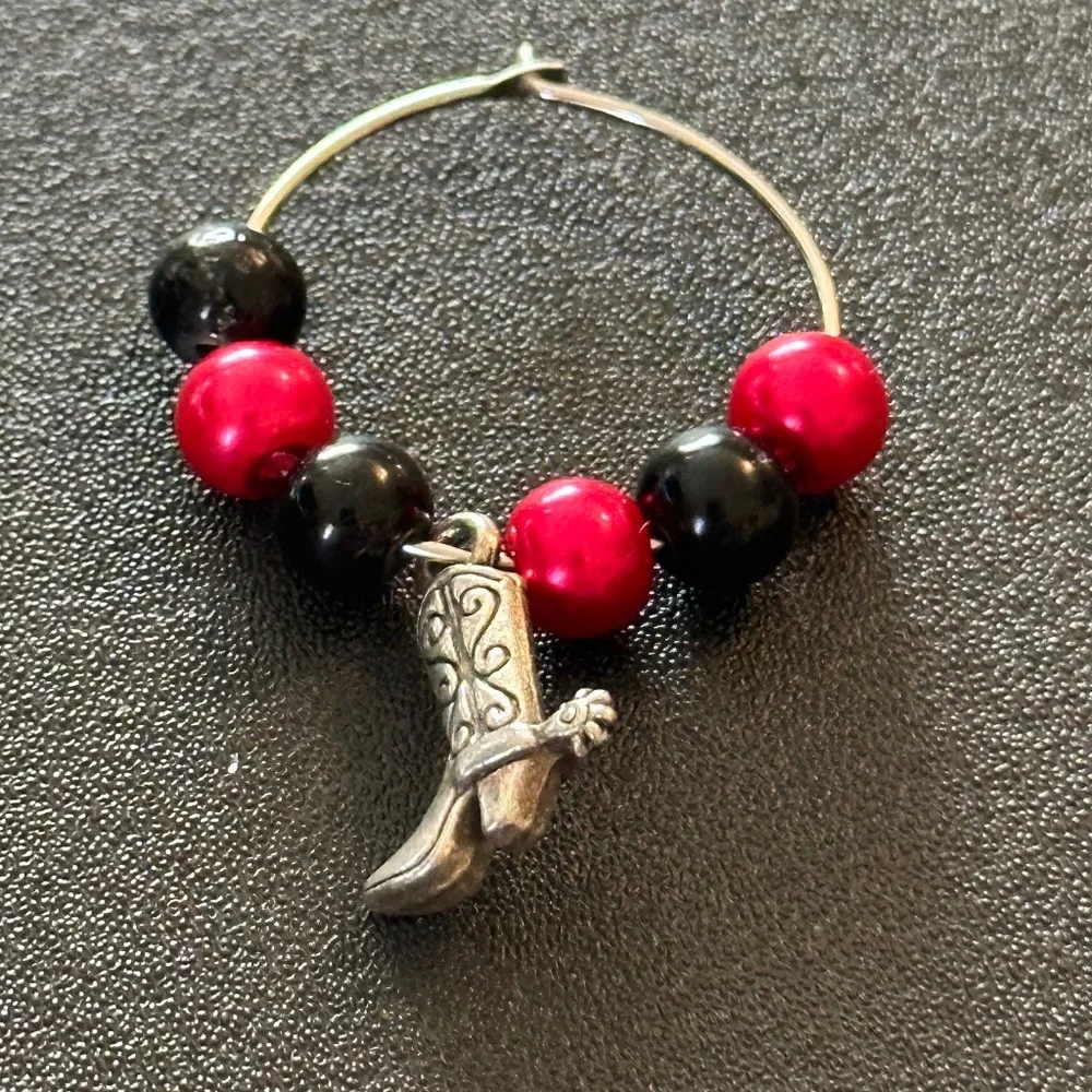 Wine glass tag, stainless steel hoop, black/red beads cowboy boot charm